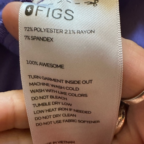 FIGS Technical Collection Women’s Scrubs Purple Top. Size Small - Picture 6 of 6
